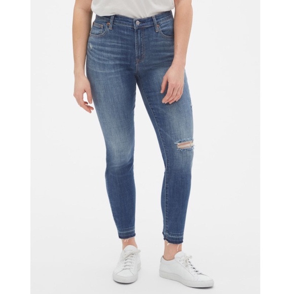 Gap distressed skinny jeans🌟 - Picture 3 of 3